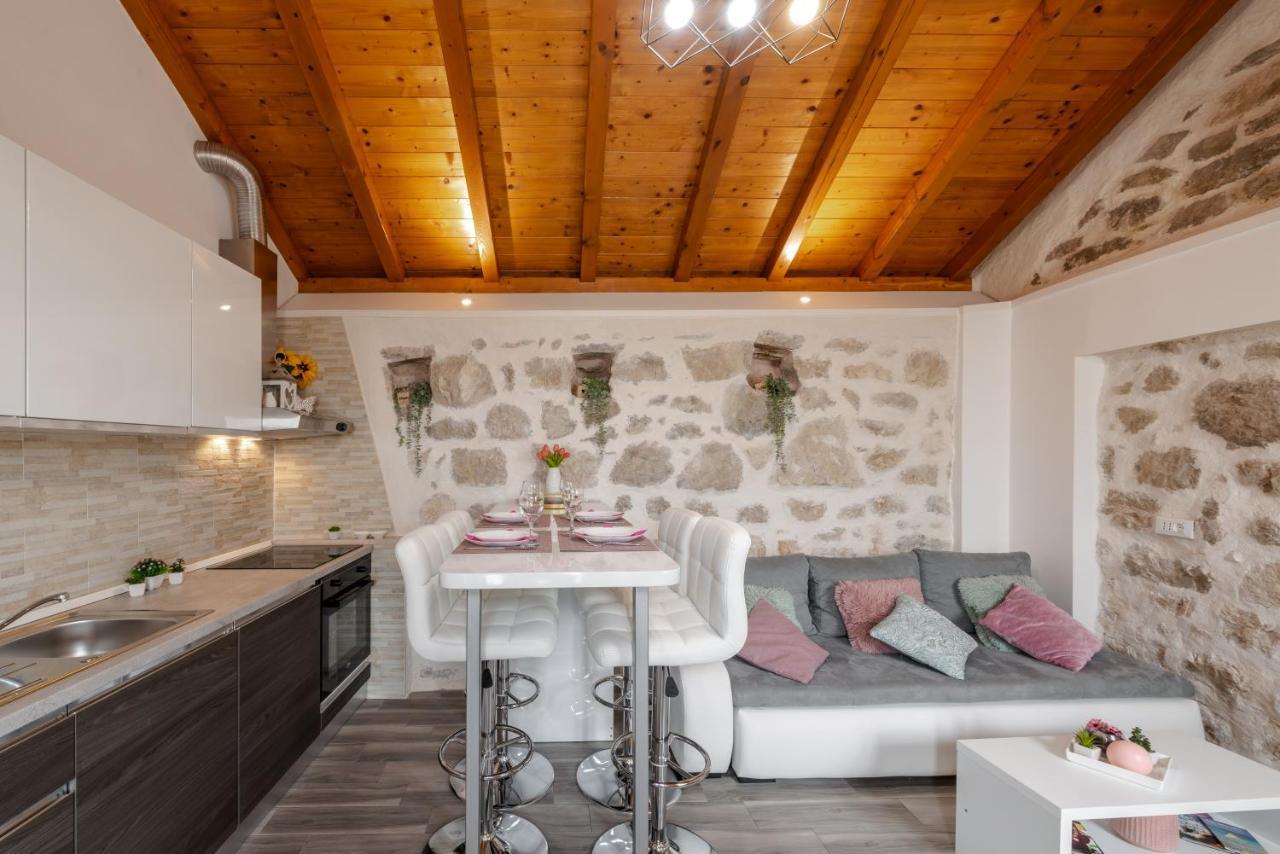 Ferienwohnung Little Stone House Buici  Exterior foto
