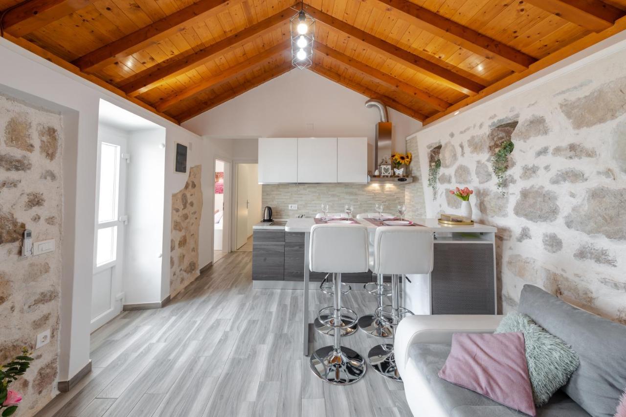 Ferienwohnung Little Stone House Buici  Exterior foto